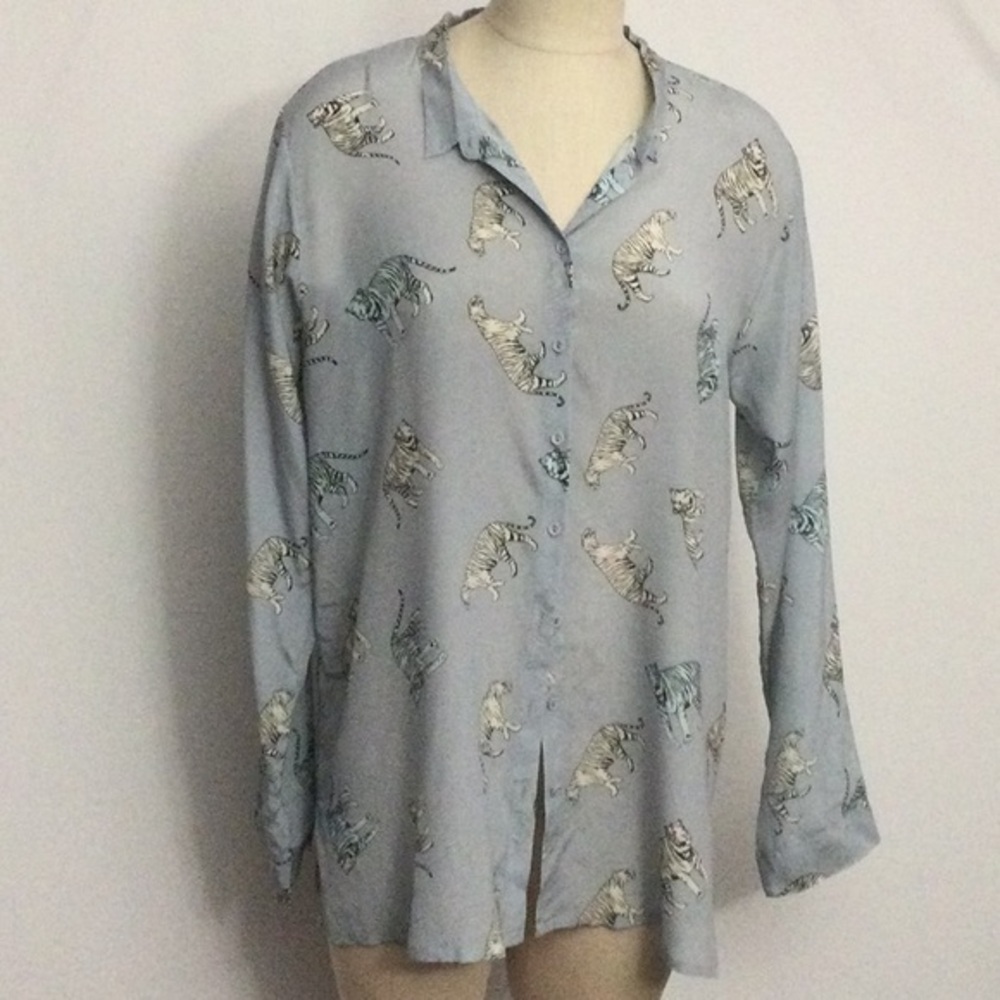 NWT Johnny Was 100% Silk Tiger Print Blouse Light Blue Size Large